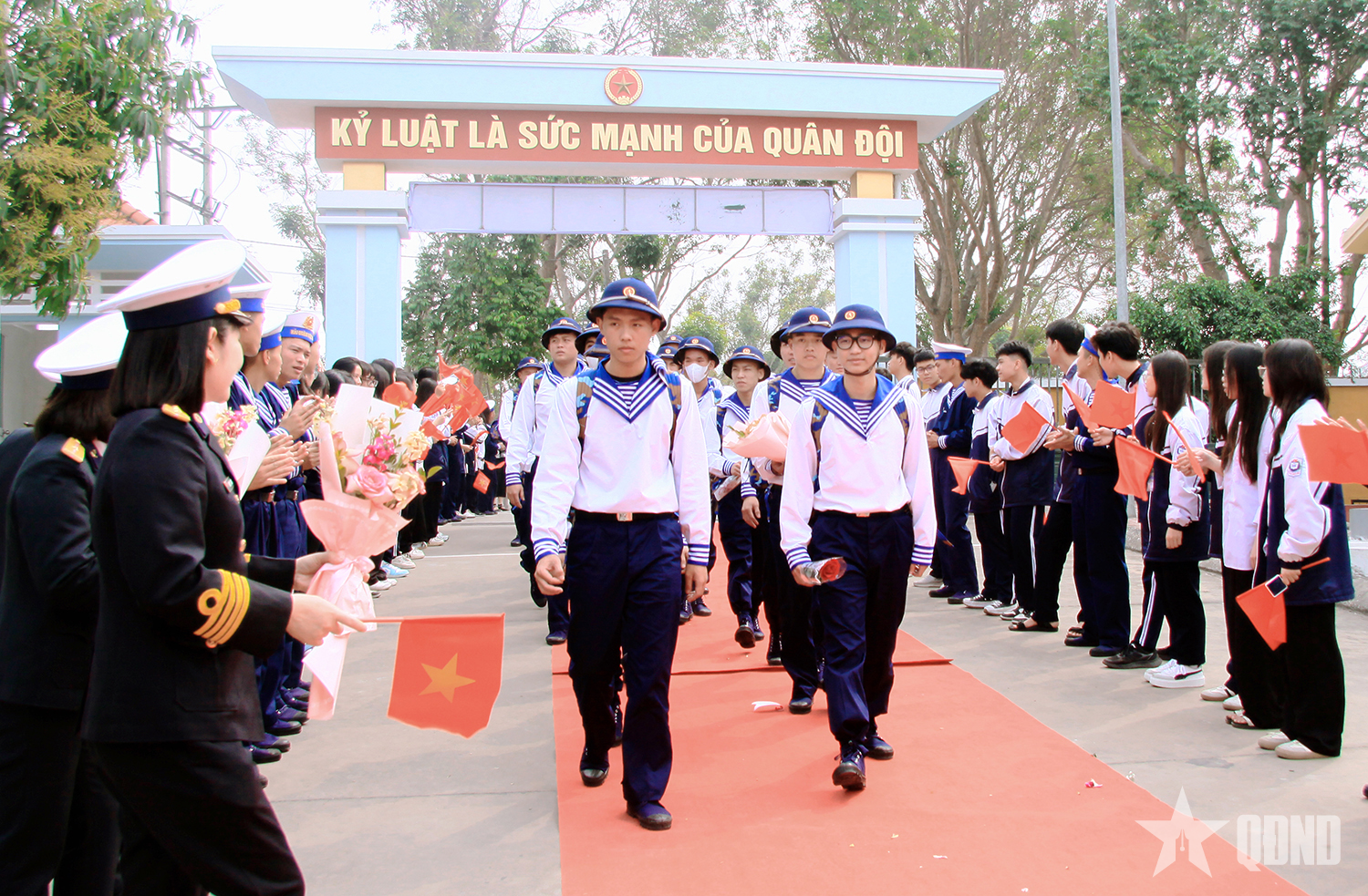 Chiến sĩ cũ với chiến sĩ mới - Khi hai là một

